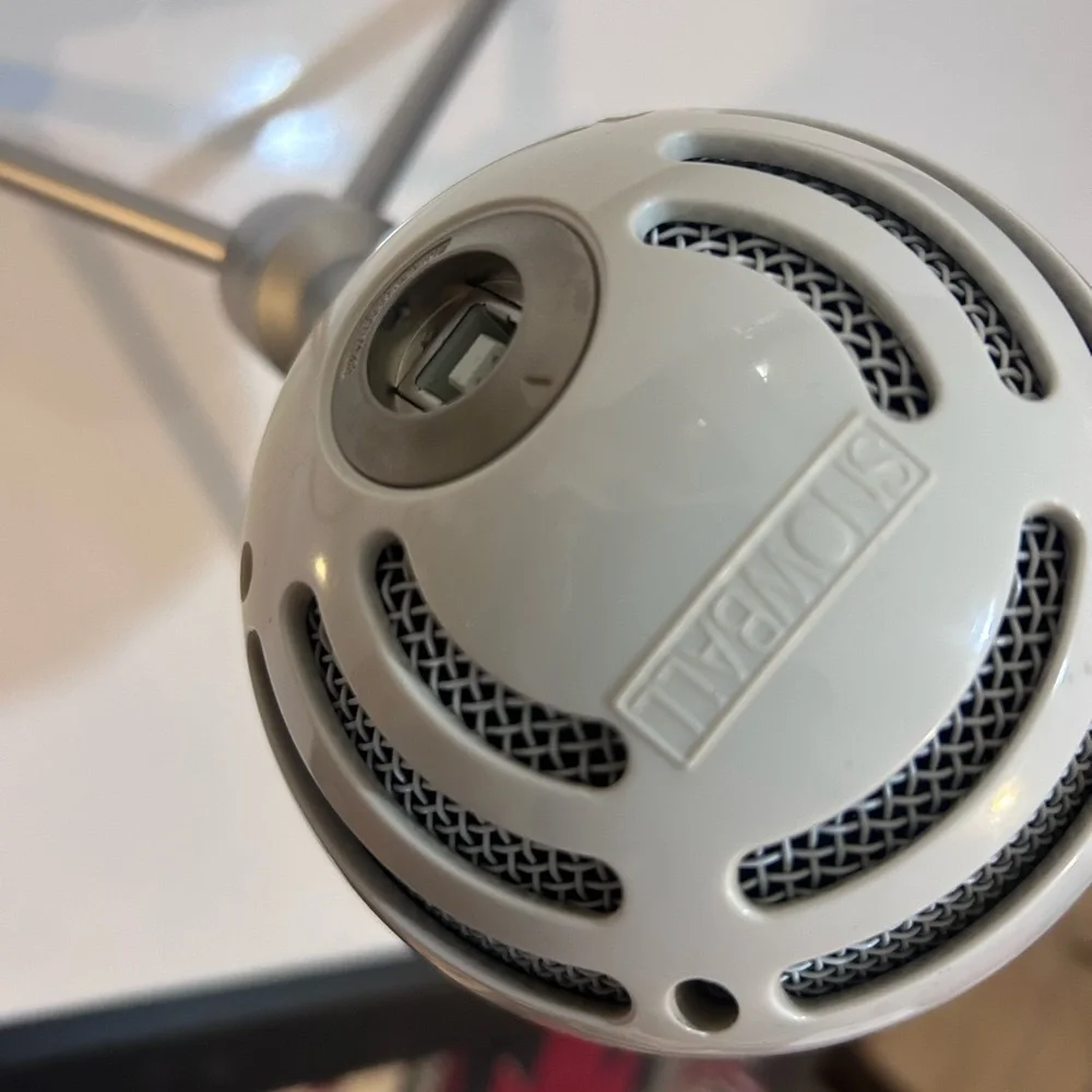 Blue Microphones Snowball iCE Condenser Microphone (White) - WITH Stand